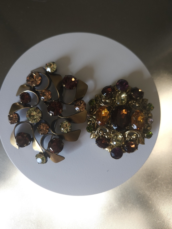 Jewelry - Vintage-Inspired Gold Tone Brooch with Amber, Olive and Amethyst Stones